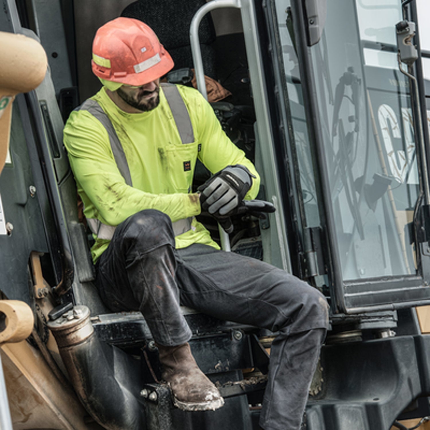 Protección Solar en el Trabajo: La Importancia de Usar Ropa con Control UV en Chile - Anditek