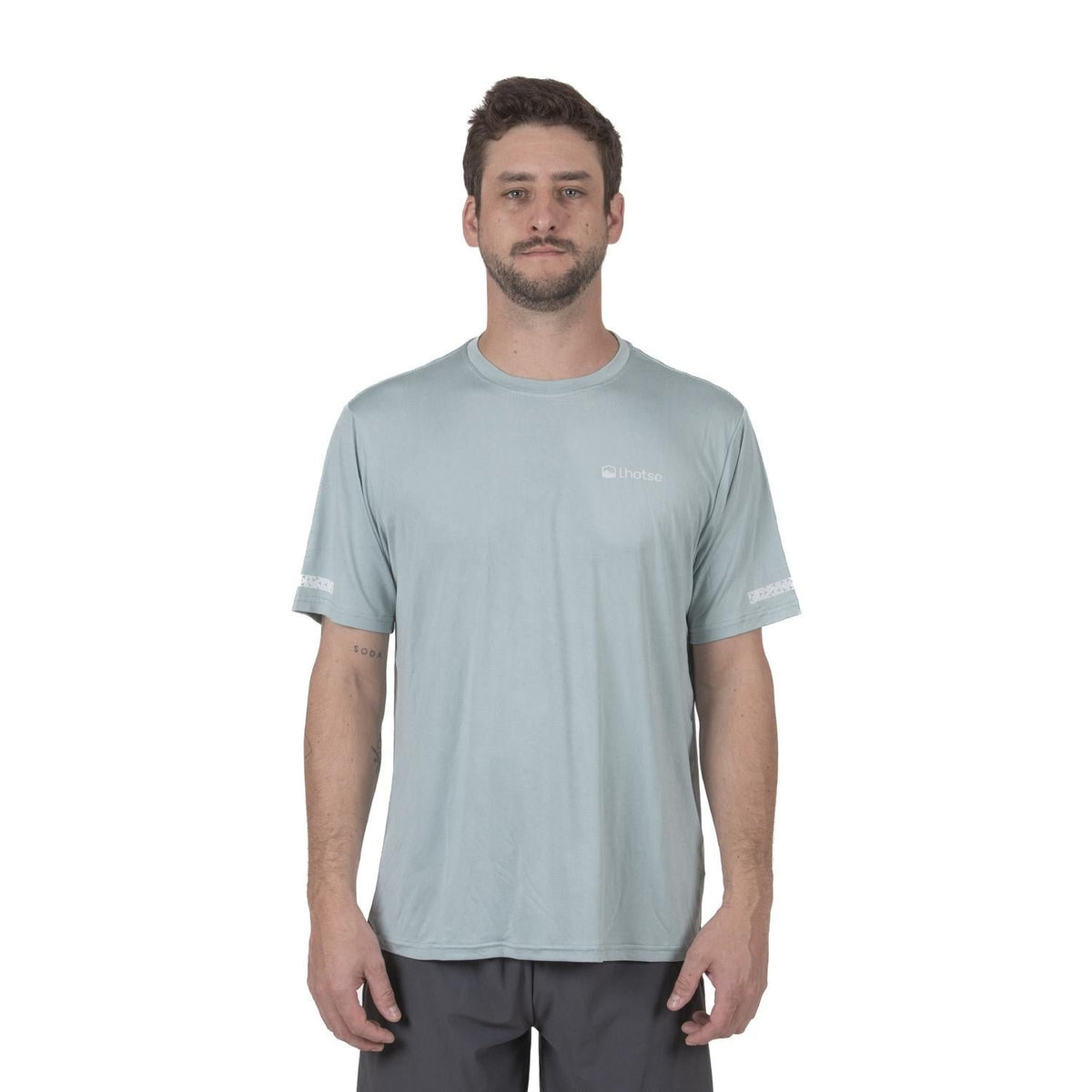 Polera Boyak detalle de los estampados reflectivos