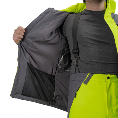 Parka Orbital Peregrin hombre amarillo flúor, foto de catálogo sobre fondo blanco